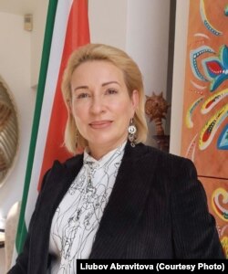Пані посол України у ПАР Любов Абравітова