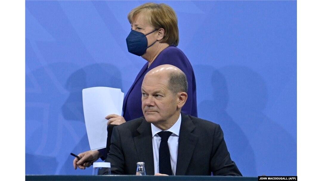 Angela Merkel, alături de viitorul cancelar, Olaf Scholz, au anunțat măsurile impuse persoanelor nevaccinate.