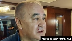 "Ата Мекен" партиясының лидері Өмірбек Текебаев. 1 желтоқсан 2021 жыл. 