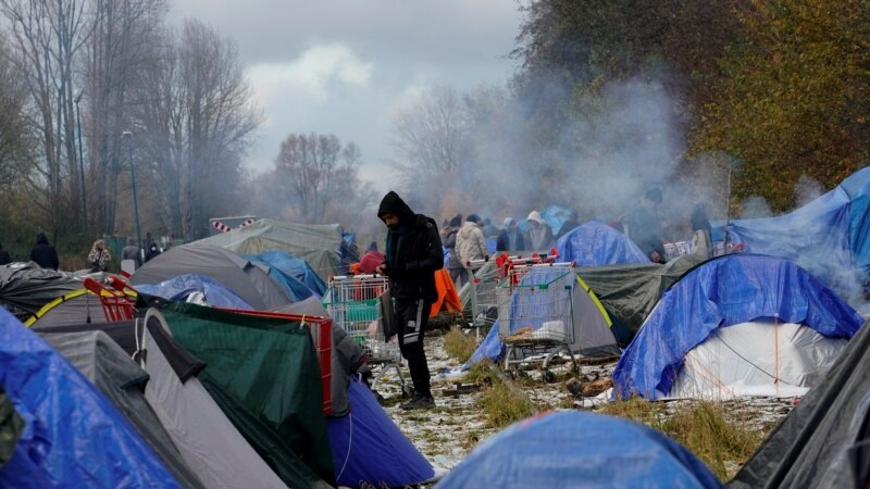 Të huajt në Francë: Çfarë parasheh projektligji i ri i Macronit për migrantët?