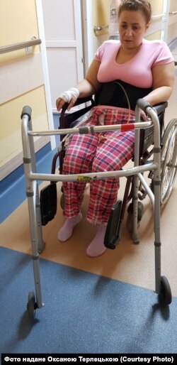 Жінка пересувалась на інвалідному візку