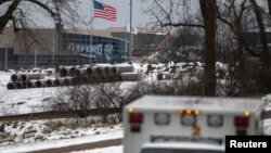 Srednja škole u Oksfordu, Mičigen, gde se dogodila pucnjava u kojoj je četvoro poginulo, a sedmoro ranjeno (30. novebar 2021)