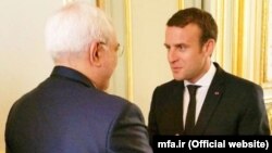 Emmanuel Macron Parisdə İranın Xarici işlər naziri Mohammad Javad Zarif ilə görüşür, 23 avqust, 2019-cu il