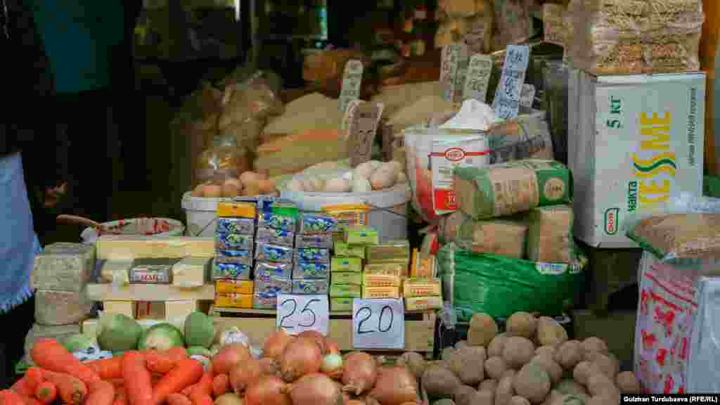 Kyrgyzstan - Bishkek - market, floor, bazaar, generic, Osh bazaar, Osh market, bazar,   the products, food, undated