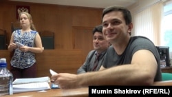 Ilya Yashin appears in Moscow City Court on August 16.