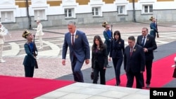 Predsjednika Narodne skupštine Republike Srpske Nenada Stevandića i predsjednika SNSD-a Milorada Dodika jutros je u Kremlju dočekao ruski predsjednik Vladimir Putin. Prvi strani zvaničnik koji se sastao s Putinom bio je predsjednik Republike Srpske Siniša Karan.