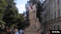 Фонтан Нептун на площі Ринок