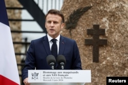 Președintele francez, Emmanuel Macron, aduce un omagiu membrilor Mișcării de Rezistență din perioada ocupației naziste, în ajunul comemorărilor din 6 iunie.