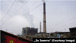 Струпани отпадъци край централата в Сливен. Снимката е на „За Земята“ и е от 2020 г.