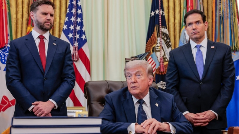 ترامپ می‌گوید فشاری برای پایان جنگ حس نمی‌کند، اما گذشت زمان به نفع ایران نیست