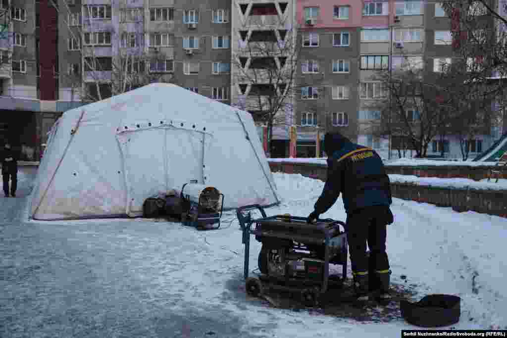 У Києві працюють 104 мобільні «пункти незламності» ДСНС. За повідомленням, з моменту їх розгортання тут побували вже понад 130 тисяч жителів столиці
