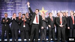 Nënkryetari i Lidhjes Socialdemokrate të Maqedonisë, Zoran Zaev, dhe anëtarë të tjerë të kësaj partie. (Foto nga arkivi)