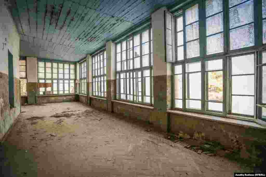 İkinci mərtəbdəki otaqlardan birinin&nbsp; ümumi görünüşü