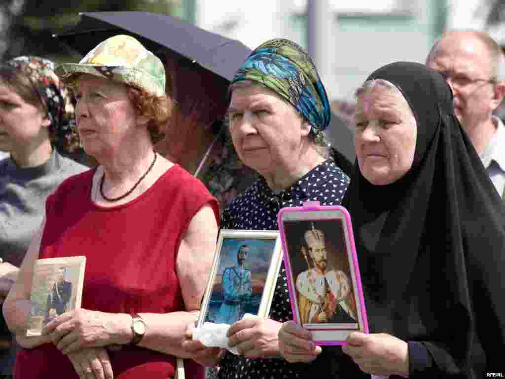 Несмотря на огромную популярность Николая II в народе, на митинге присутствовало не более 100 человек.