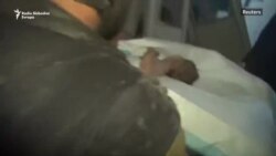 Evakuisane bebe iz sirijske bolnice nakon zračnog napada