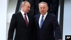 Russia - Russian President Vladimir Putin, left, and Kazakhstan's President Nursultan Nazarbayev speak during a Supreme Eurasian Economic Council meeting in Sochi, Russia, May 14, 2018. 