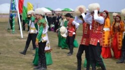 Häkimiýetler TW üçin 'ýasama' Nowruz çäresini gurnap, baýramçylyga taýýarlanýar