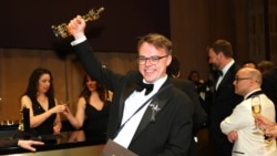 Павел Таланкин с наградата си "Оскар", 15 март 2026 г.