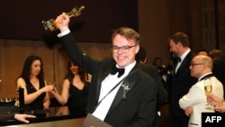 Співавтор документальної стрічки «Пан Ніхто проти Путіна» – про пропаганду в російській школі, Павло Таланкін на церемонії вручення премії «Оскар», 15 березня 2026 року