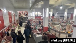 Бишкектеги "Ош" базары.  