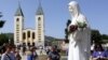 Предположительно чудотворная статуя Девы Марии в Меджугорье, Босния-Герцеговина
