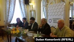 Učesnici debate s leva nadesno: Biljana Stepanović, Uroš Momirović, Savo Manojlović, Milan Knežević i Miodrag Zec