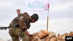واحدهایی از ارتش آزاد سوریه که مورد حمایت آنکارا است نیز وارد عفرین شده‌اند.
