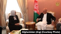 محمد اشرف غنی رئیس جمهور افغانستان حین ملاقات با ریتنو مرسودی وزیر خارجه اندونیزیا در شهر مکۀ عربستان سعودی