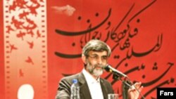 غلامحسین الهام،‌سخنگوی دولت محمود احمدی‌نژاد، در مراسم اختتامیه جشنواره فیلم کودک و نوجوان