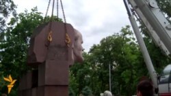 Снос памятника Ленину в Днепропетровске