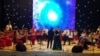 Майса Ниязова на сцене киноконцертного зала "Туркменистан".