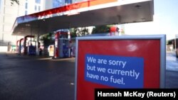 Benzinska stanica u Velikoj Britaniji sa natpisom da nema goriva, oktobar, 2021. 