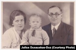 Алена і Кляўдыюш Дуж-Душэўскія разам з сынам Сьцяпанам, 1932