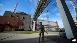 Российский военный на АЭС в Запорожской области