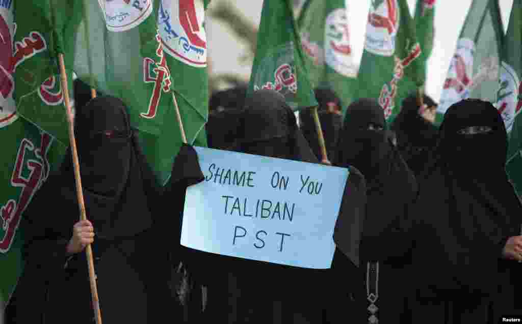 Women supporters of the religious political party Sunni Tehreek demonstrate in support of Yousufzai in Islamabad on October 14, 2012.