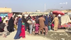 د تورخم لاره له پاکستانه د ستنېدونکو افغان کډوالو پرمخ خلاصه کړل شوه د تورخم لاره له پاکستانه د ستنېدونکو افغان کډوالو پرمخ خلاصه کړل شوه