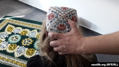 Onlayn porno tomosha qilish: Opa akaga stressdan xalos bolishga yordam beradi