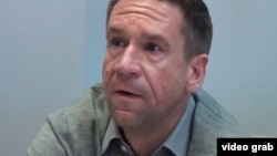 Дело Антонова: во Франции задержали банкира из РФ, у которого лопнули банки в Литве и Латвии. Он выдавал себя за беженца из Украины