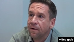 У Франції затримали банкіра з РФ, у якого збанкрутували банки в Литві та Латвії. Володимир Антонов видавав себе за біженця з України