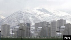 مطبوعات غرب موضوع بحران اتمی ایران و انتقادهای داخلی از احمدی نژاد را در گزارش های خود برجسته کرده اند.