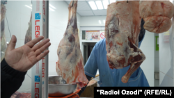 Як дӯкони гӯштфурӯшӣ дар Душанбе