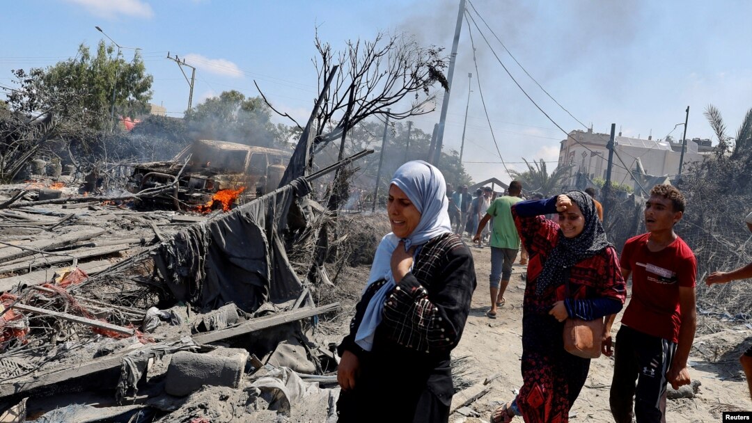Urmările atacului israelian din tabără de corturi - zona Al-Mawasi. 13 iulie 2024. REUTERS/Mohammed Salem