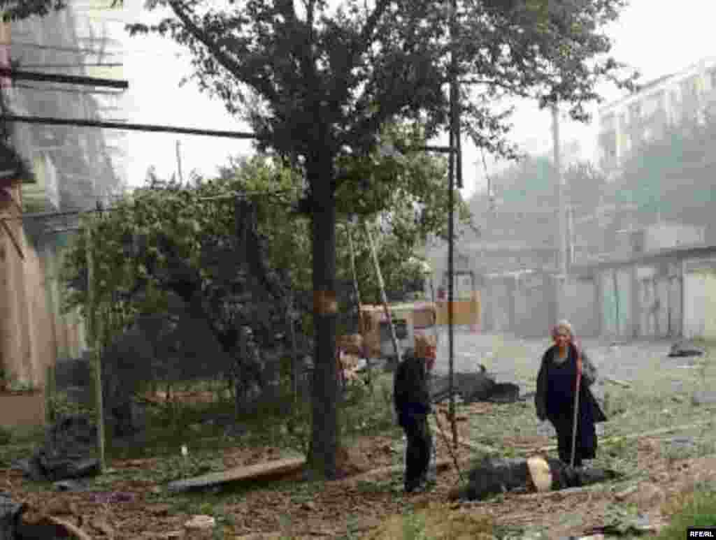 Georgia -- bombing scenes from Gori, 09aug2008