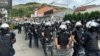 Policija je tokom dana čuvala ulaz u Državni univerzitet u Novom Pazaru (DUNP), 29. jul 2025. 