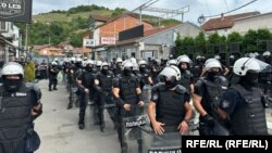 Policija je tokom dana čuvala ulaz u Državni univerzitet u Novom Pazaru (DUNP), 29. jul 2025. 