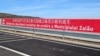 Inaugurarea șoselei de centură a orașului Zalău, din 17 decembrie 2025, a fost anunțată cu un banner scris atât în limba română, cât și în limba chineză.