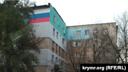 Общежитие на улице Русской в Симферополе, откуда выселяют семьи бывших «ополченцев»