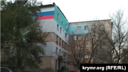Общежитие на улице Русской в Симферополе, откуда выселяют семьи бывших «ополченцев»