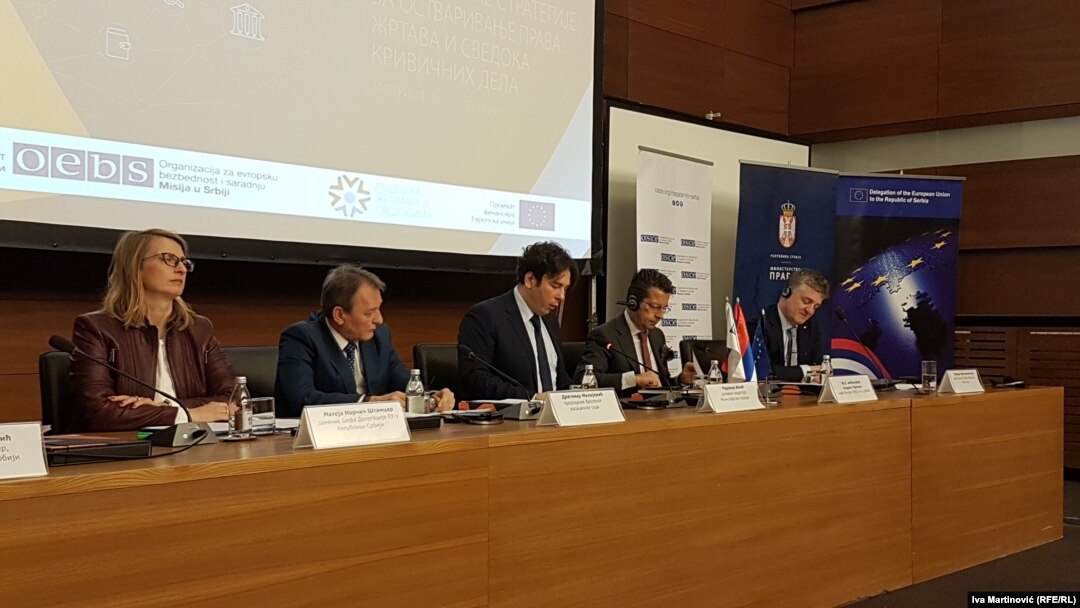 S leva na desno: Mateja Norčič Štamcar, zamenica šefa delegacije EU u Srbiji, Dragomir Milojević, predsednik Vrhovnog kasacionog suda, Radomir Ilić, državni sekretar Ministarstva pravde, Andrea Oracio, šef Misije OEBS-a u Srbiji i Tobijas Flesenkemper, šef Misije Saveta Evrope