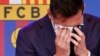 Lionel Messi, plângând, la conferința de presă în care a anunțat despărțirea oficială de FC Barcelona